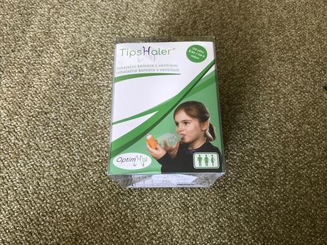 Inhalační komora s ventilem pro inhalátor,