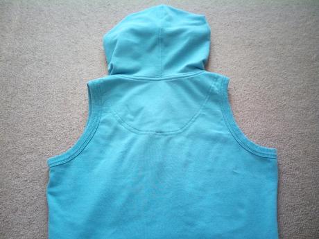 Tyrkysová sportovní vesta, 152