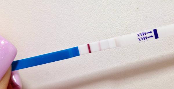 Slabá čárka na těhotenském testu Dr.Max? Co znamená?