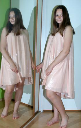 Slavnostní společenské krátké volné šaty s flitry, 36