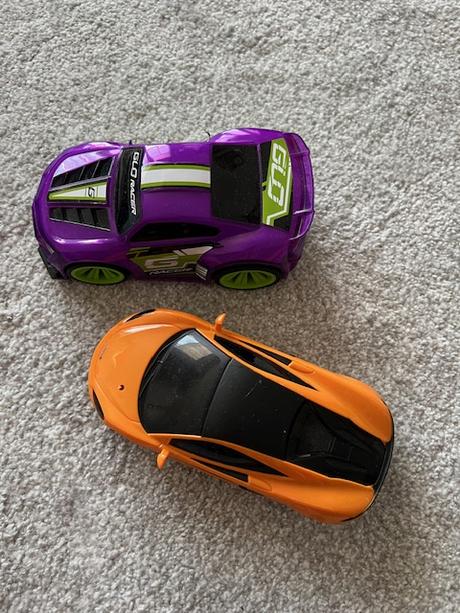 2 auta - sporťáky,