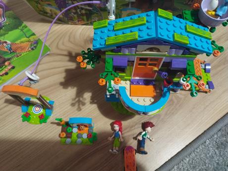 Lego friends domeček na strome,
