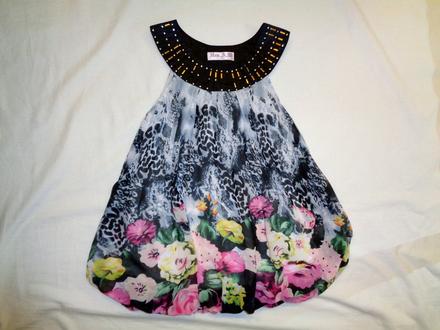 Nádherný květovaný balónový top, 140