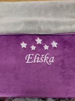 Dvojvrstvá deka s výšivkou na přání - více barev,
