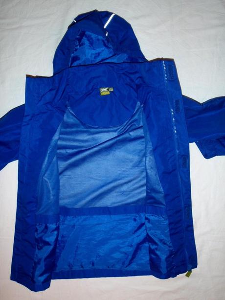 Nádherná modrá sportovní značková bunda, 140