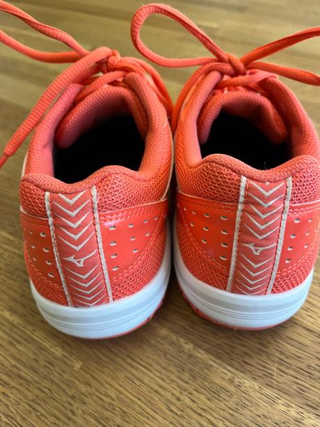 Sálovky, tenisky vel. 38,5, mizuno,39