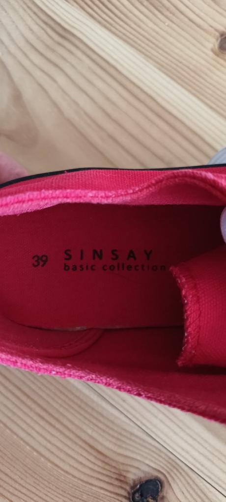 Červené tenisky, 39