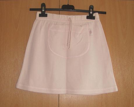 Světle růžová sukně, 122