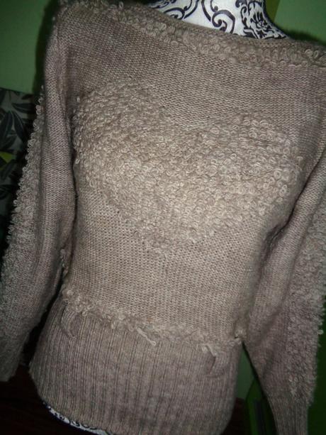 Luxusní hnědý svetr - srdíčko, m