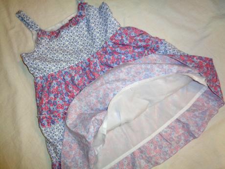 Luxusní květované volánové šaty, 110