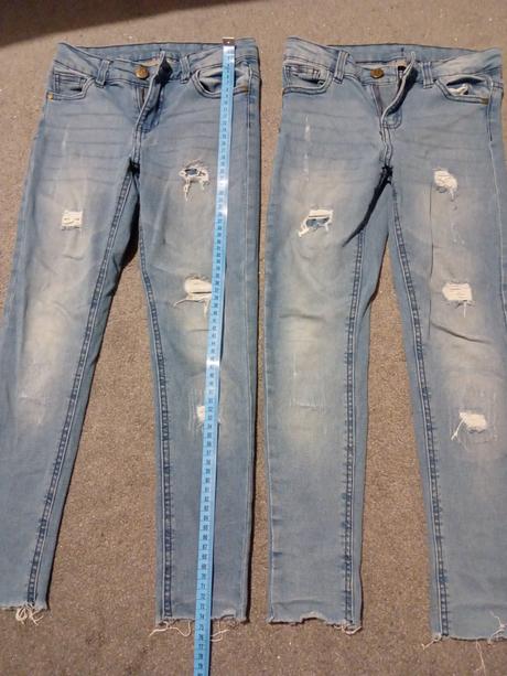 2 x "roztrhané" džíny, 128