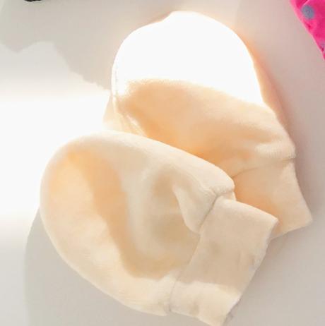 Novorozenecké rukavice, 56