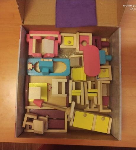 Dřevěný nábytek do domečku pro panenky, 