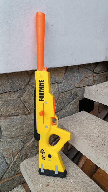 Puška nefr fortnite,