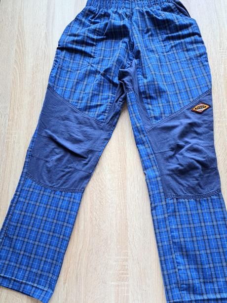 Kostkované outdoor kalhoty za 200 kč, 146