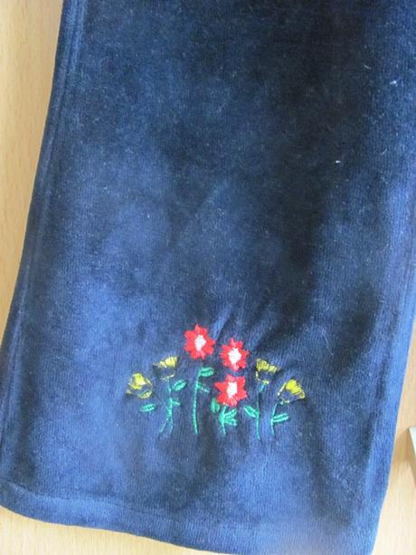 Sametové kalhoty, 104