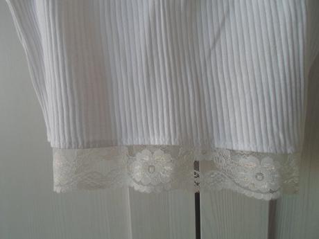 Bílé tričko triko tílko crop top s krajkou, new yorker,s