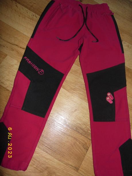 Sportovní kalhoty, 134