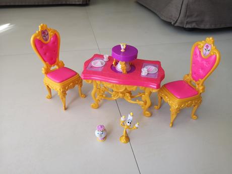 Prislusenstvi ke kraska a zvire., 