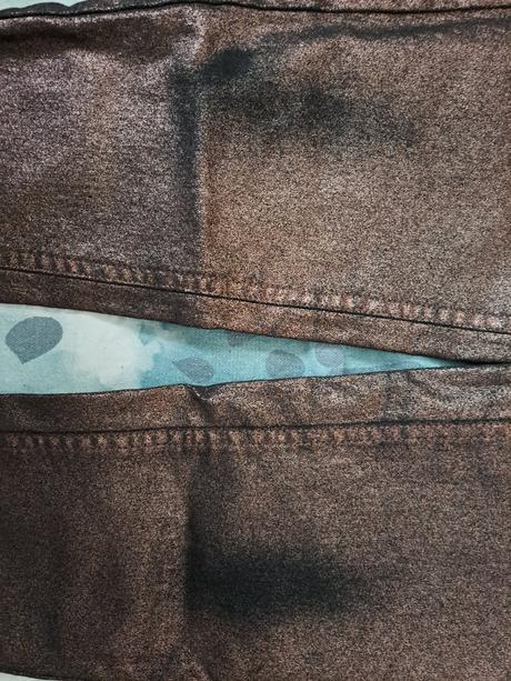 Džíny metalického vzhledu, calzedonia,158