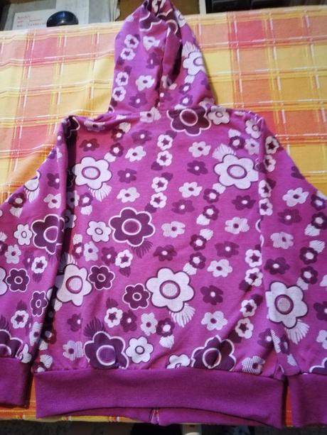 Mikina dívčí kytičková., 122