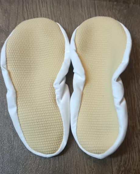 Nové bílé gymnastické cvičky, vel. 25, 25