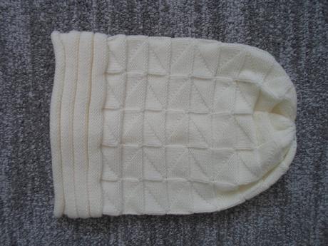 Bílá přepadlá čepice houmleska, 116