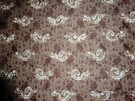 Bavlna etamín hnědá vyšívaná slza 146x228, 