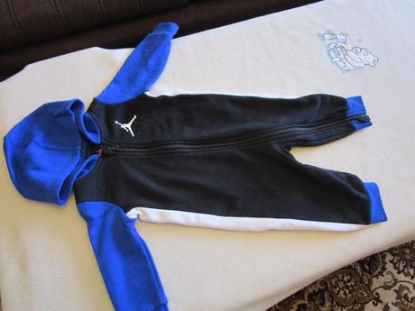 Oteplená tepláková kombinéza s kapucí zn. jordan, nike,68