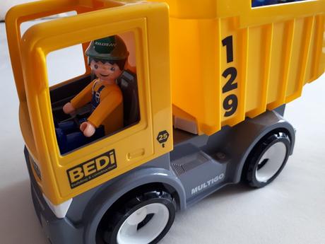 Nákladní auto/sklápěčka a vysokozdvižný vozík,