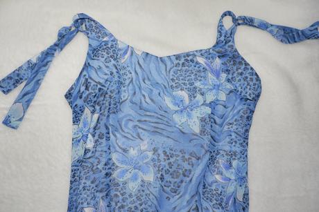 Modre saty s kvety, 40