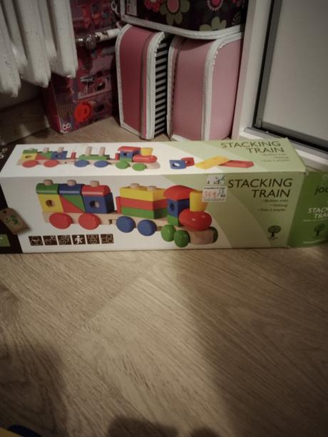 Dřevěný vláček a tahací housenka,