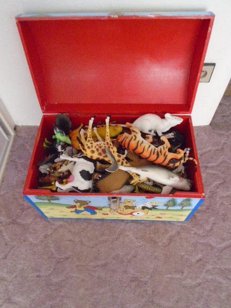 Zvířata zvířátka truhla 100 ks,