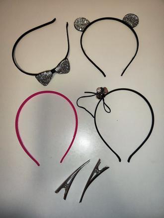 4 čelenky a 2 sponky, 