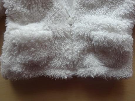 Bílý chlupatý kabátek, vel. 74, f&f,74