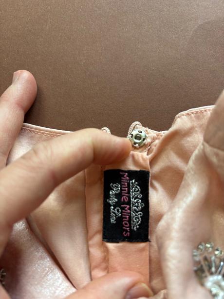 Ob/ šaty společenské meruňkové barvy- v.cca 6/7 le, 122