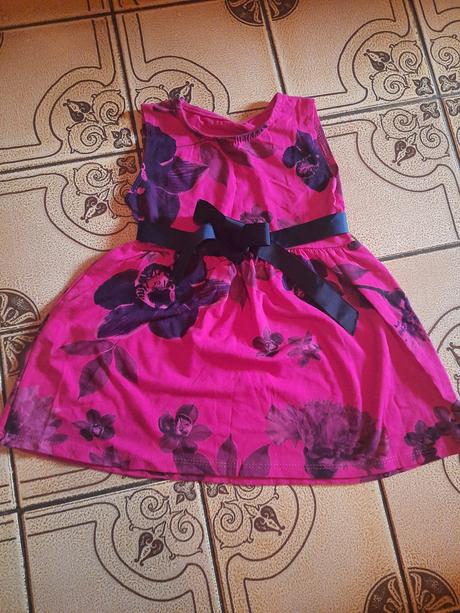 Dívčí šaty květy vel. 98 - 104, 98