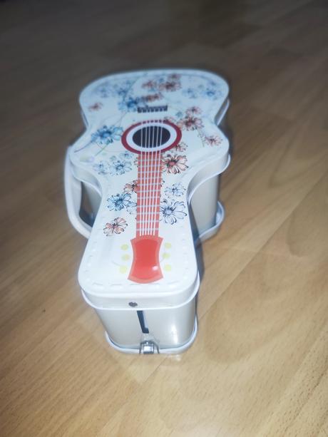 Plechová krabička,