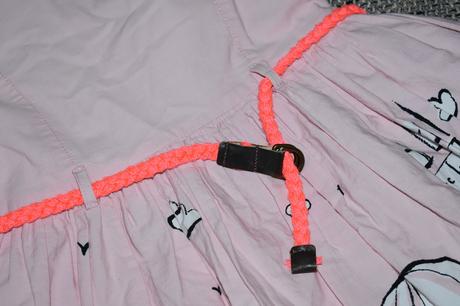 Nádherné šaty next s neon detaily, velikost 116, next,116