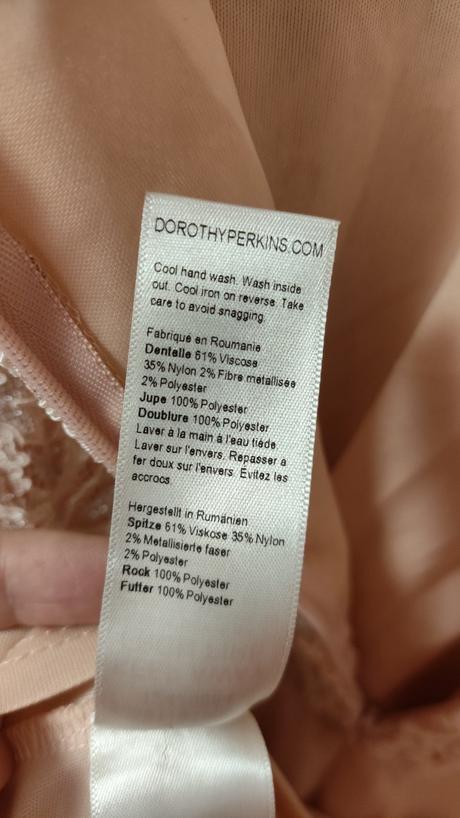 Společenské šatičky, 42