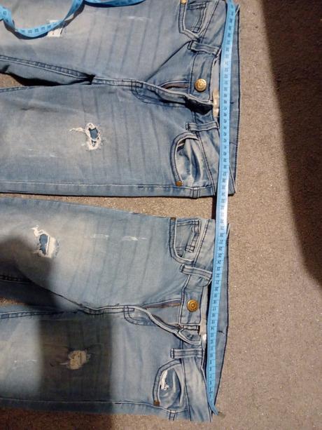 2 x "roztrhané" džíny, 128
