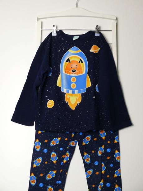 Svítící pyžamo, 128