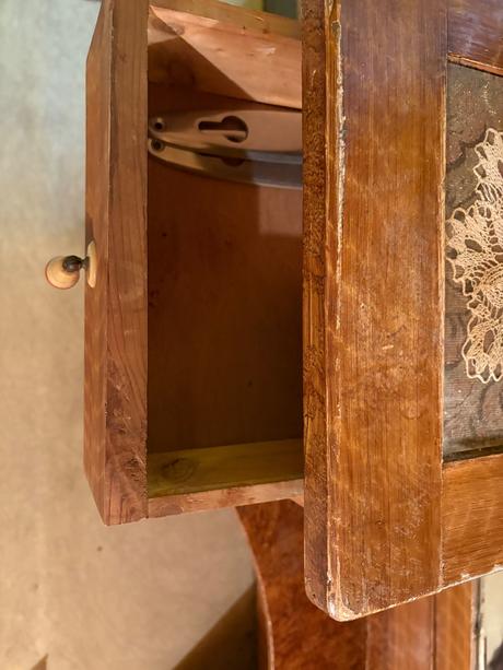 Toaletni stolek a zrcadlo/2nocni stolky 50-60leta,