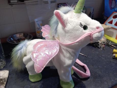 Chodící a zpívající jednorožec, 