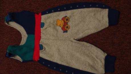 Tepláčky s laclem, 74