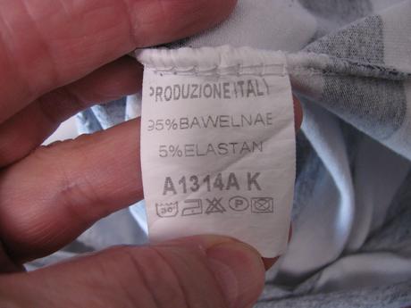 Krásné pružné mini šaty s teniskami a kapsami, m