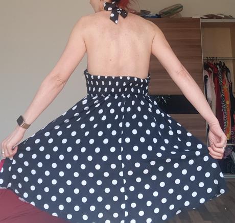Puntíkaté šaty, 38