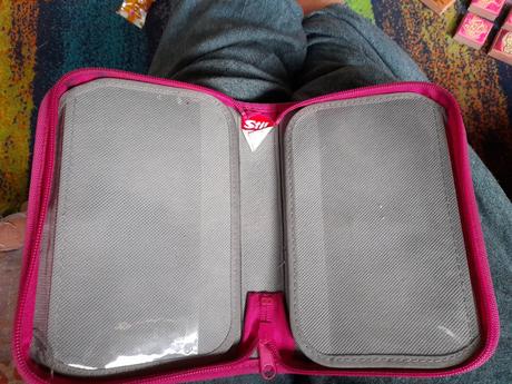 Penál still pro holčičku používaný,