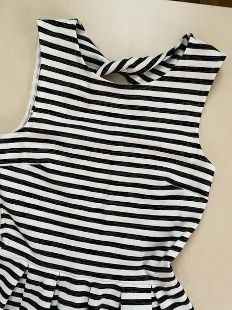 Pruhované šaty s průstřihem zad, vel xs, fb sister, xs