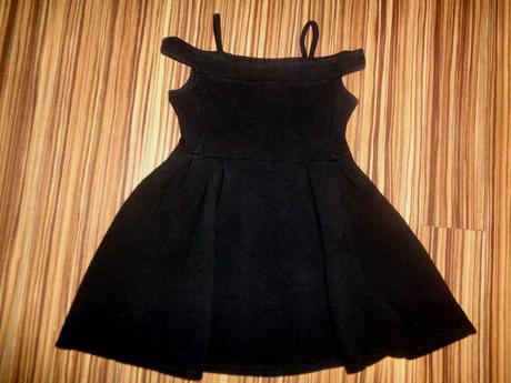 Krásné pružné černé středně silné šaty, c&a,146
